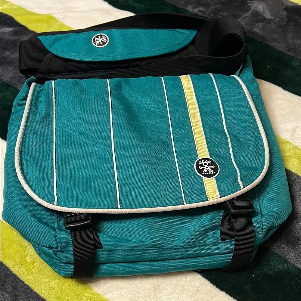 Crumpler Teal Men’s Messenger Bag with Yellow Stripe Accent
